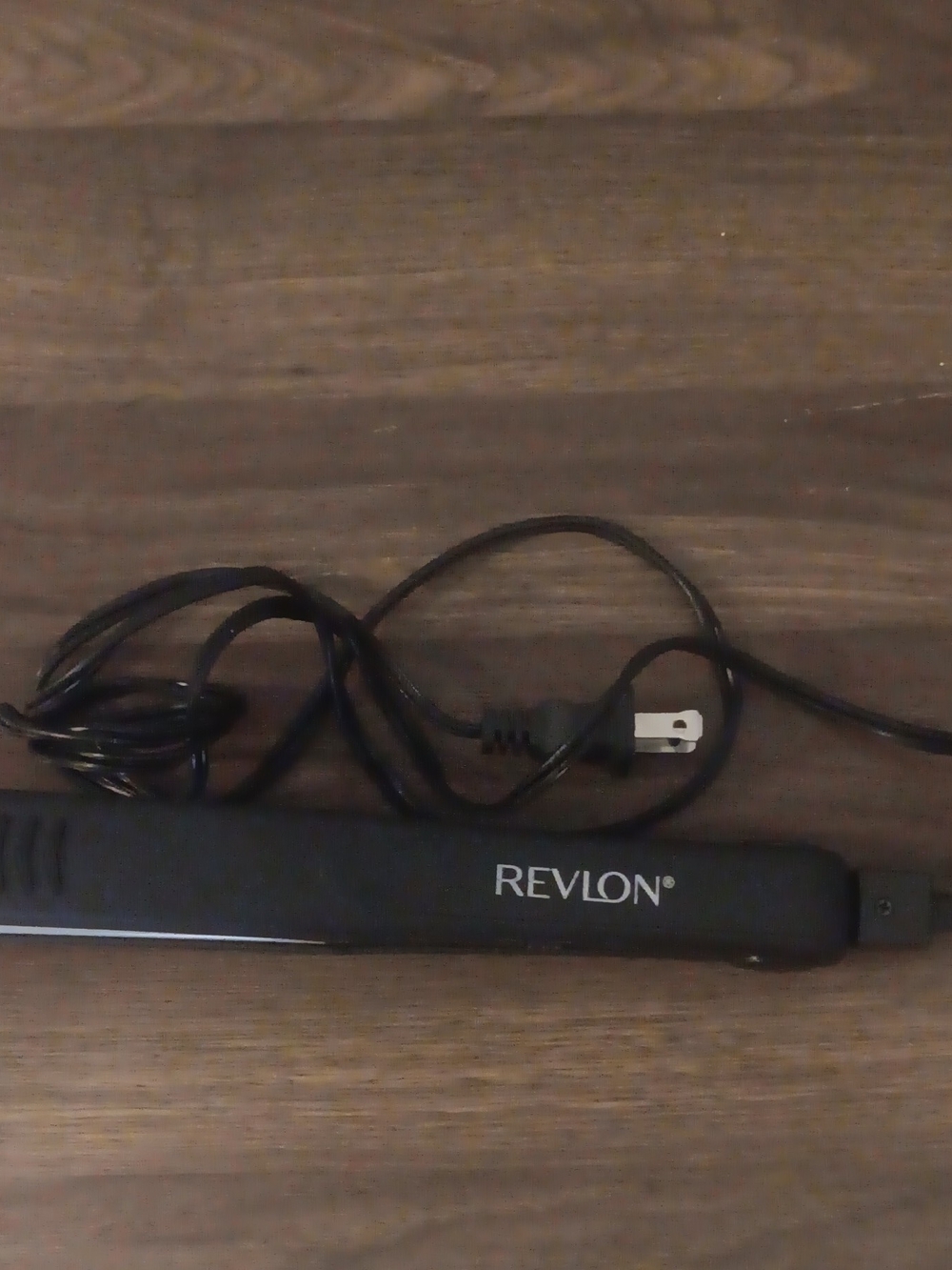 Revlon Essential Straight Ceramic Flat Iron Black